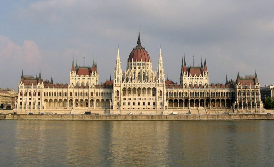 Budapest: Private Walking Tour of City with Spanish Guide - The day’s backbone: a major-sights route you can actually follow