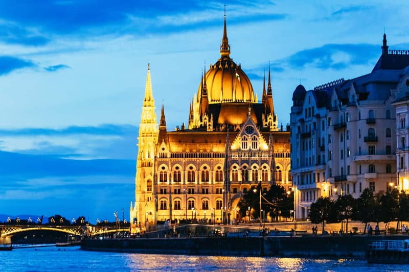 Budapest: Prosecco Dinner Cruise with Live Music - The 4-Course Dinner and Prosecco: Good Value If You Manage Expectations