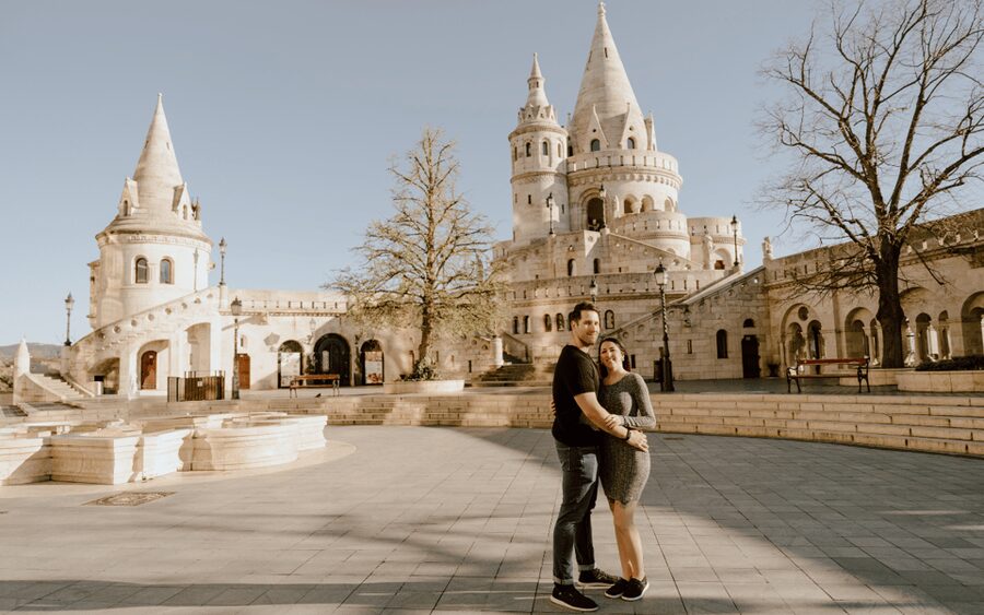 Budapest: romantic photoshoot at Buda's iconic sightseeings - Fisherman’s Bastion kisses and shutter-ready viewpoints