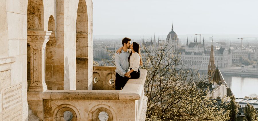 Budapest: romantic photoshoot at Buda's iconic sightseeings - What you actually receive: 40 edited digital photos in 2 to 5 days