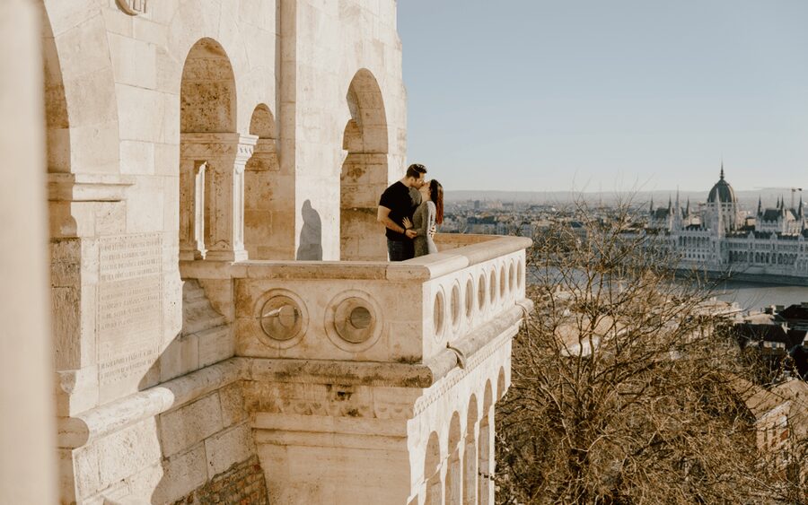Budapest: romantic photoshoot at Buda's iconic sightseeings - Who this suits best (and who might not)