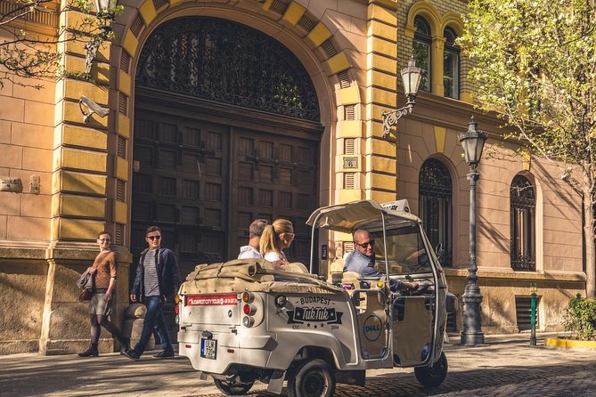 Budapest Romantic Private Tuk Tuk Tour - Gellért Spa area and Liberty Bridge views for river-photographers