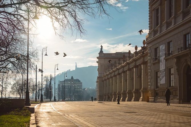 Budapest Romantic Private Tuk Tuk Tour - Várkert Bazaar, Clark Ádám Square, and the Castle District build-up