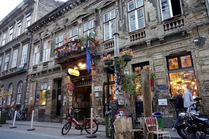 Budapest Ruin Bars Evening Walking Tour with Drinks & Snacks - The Guides: Names People Keep Mentioning