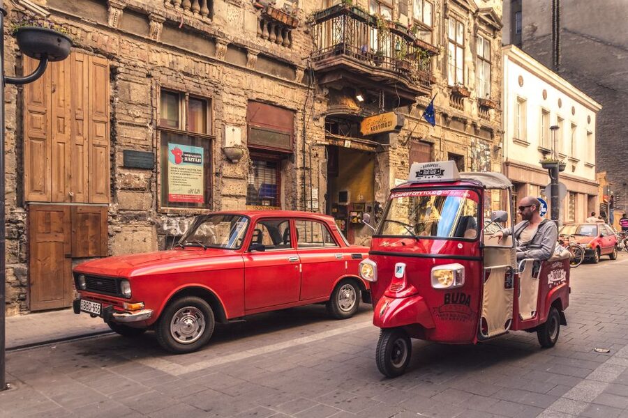 Budapest: Scenic Tuk Tuk Tour - Turning Budapest into a quick, fun loop on a tuk tuk