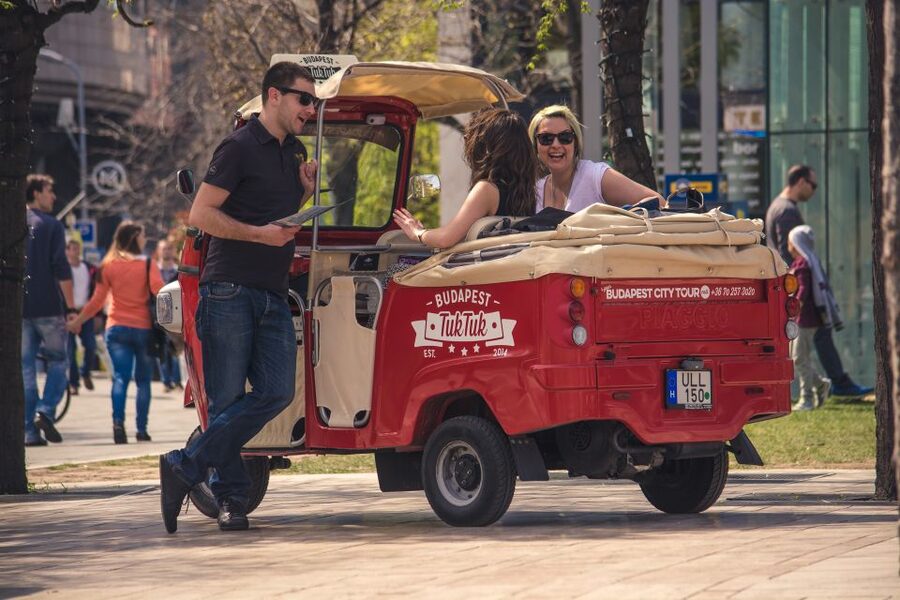 Budapest: Scenic Tuk Tuk Tour - Downtown pickup and drop-off: saving your energy for the views