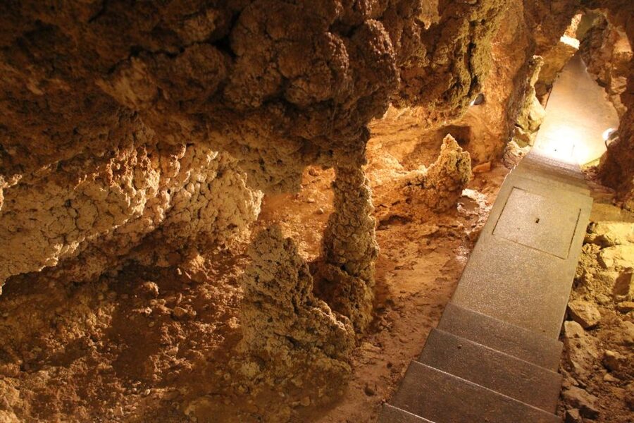 Budapest: Semlő-hegyi & Pál-völgyi Caves Guided Walking Tour - Who should book, and who should skip it