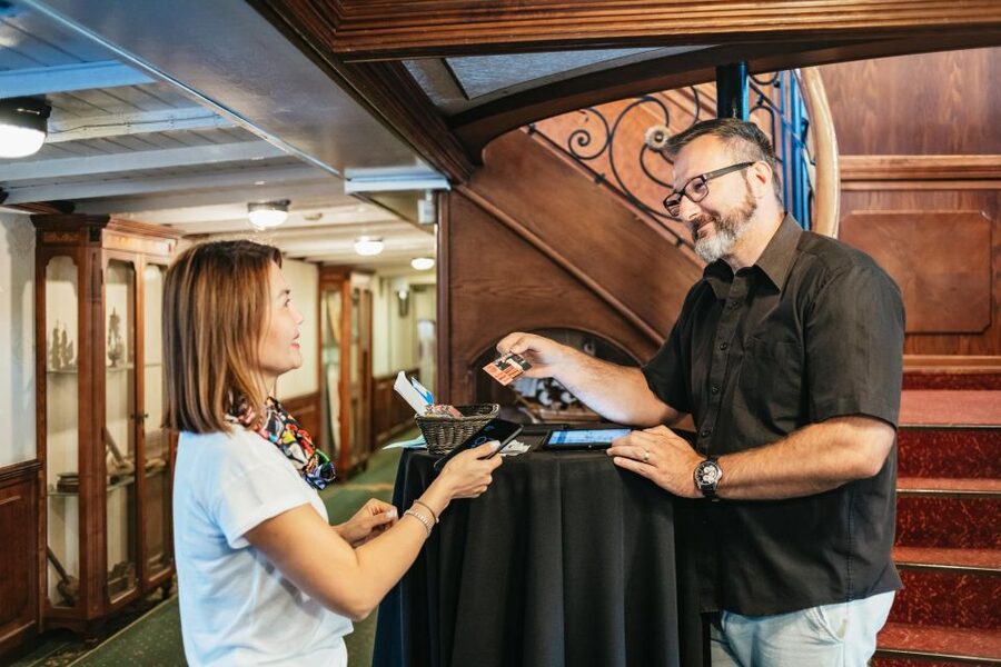 Budapest: Sightseeing Cruise on the Danube - Deck time, engine room access, and how to stay comfortable