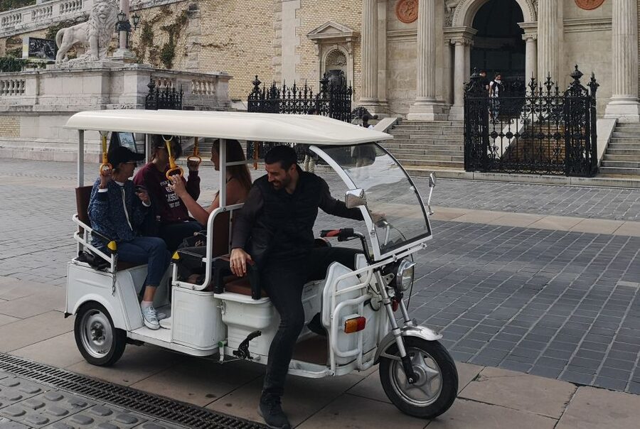 Budapest: Sightseeing Tour by Electric Tuktuk - Key things I’d focus on before you go