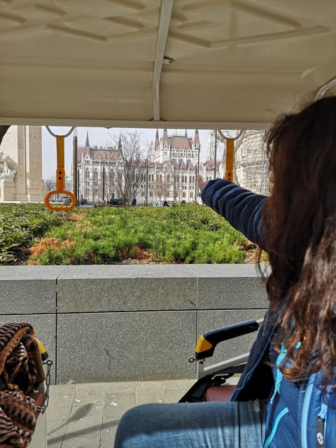 Budapest: Sightseeing Tour by Electric Tuktuk - Finding the tuktuk near K&H Bank at Oktogon 2