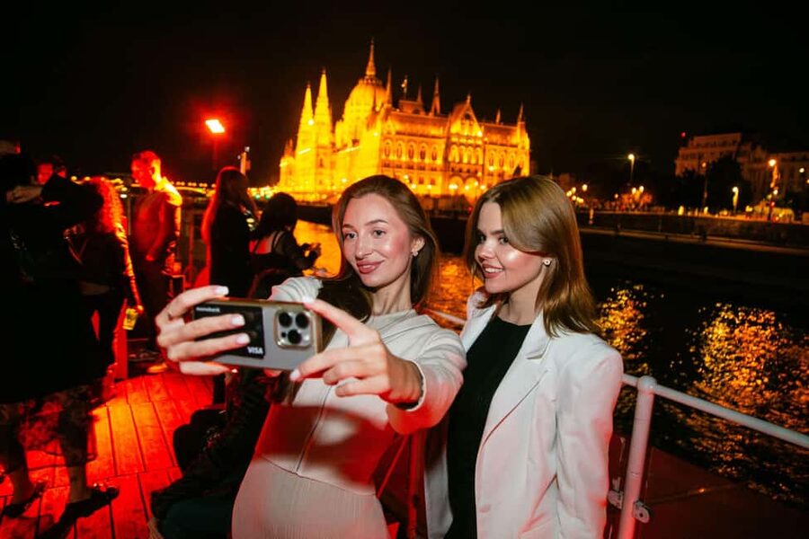 Budapest: Sip & Sail Danube Cruise with Prosecco Cocktails - Price and value: what $26 gets you in real time