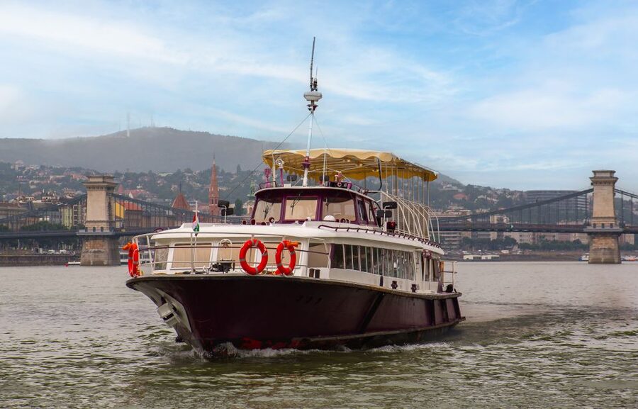 Budapest: Skyline Sightseeing Cruise with Parliament View - Getting on at Silverline Cruises, Dock 11 (and why it matters)