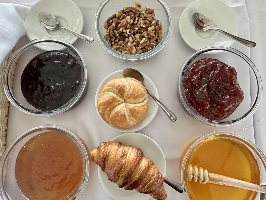 Budapest: Summer Brunch & Cruise with Prosecco or Cake - Service, atmosphere, and small comfort details that matter