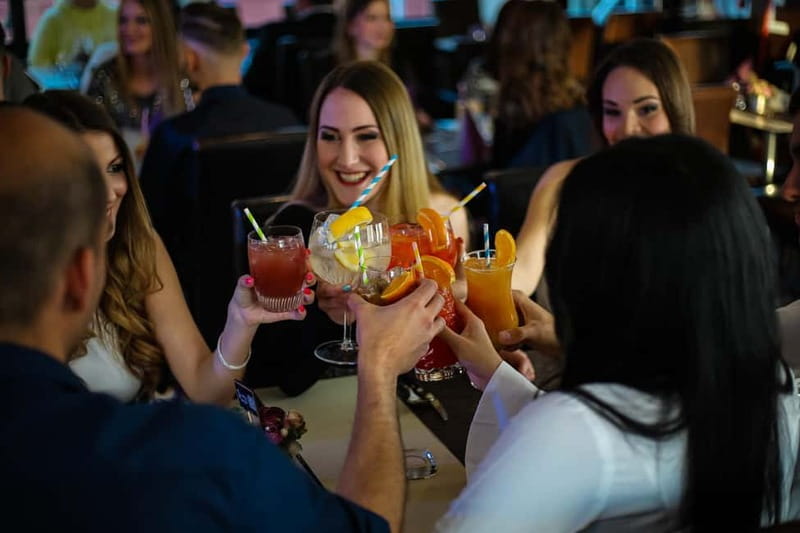 Budapest: Sunset Cruise with 2 Cocktails - Cocktails onboard: what to expect from the bar service