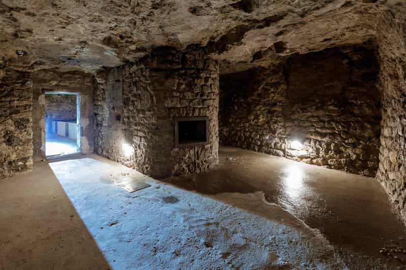 Budapest: The WWII Siege of Buda Castle & Bomb Shelter Tour - Fit and Comfort: What You Need to Bring and Wear