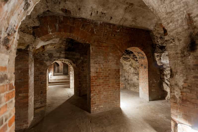 Budapest: The WWII Siege of Buda Castle & Bomb Shelter Tour - Timing, Group Energy, and How Prompts Affect You