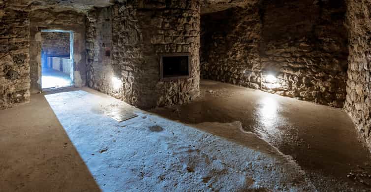 Budapest: The WWII Siege of Buda Castle & Bomb Shelter Tour - Above-Ground Stops on Castle Hill: What the Siege Left Behind