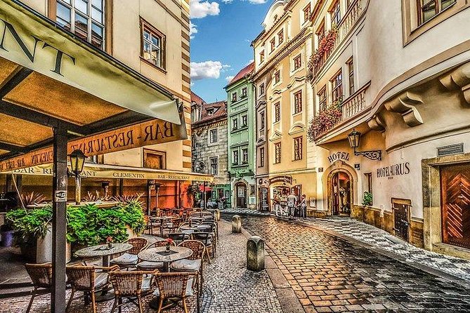 Budapest to Prague Private transfer with 2 hour sightseeing stop - Sedan or minivan, built for your suitcases