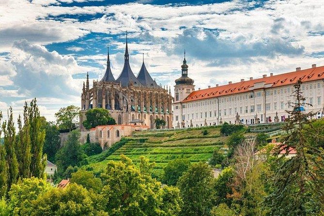 Budapest to Prague Private transfer with 2 hour sightseeing stop - The 2-hour sightseeing stop: plan one anchor, not ten