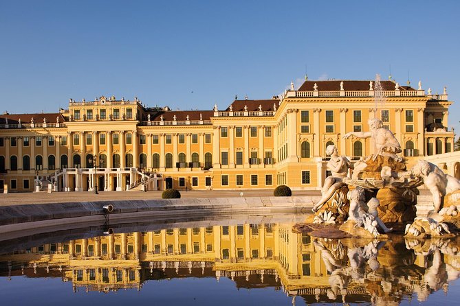 Budapest to Vienna Private Costumizable Day Tour with Lunch - Downtown footwork: the Graben and historic center walk