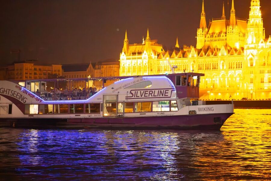 Budapest: Unlimited Prosecco and Wine Sightseeing Cruise - Toilets and comfort: the unglamorous stuff that matters
