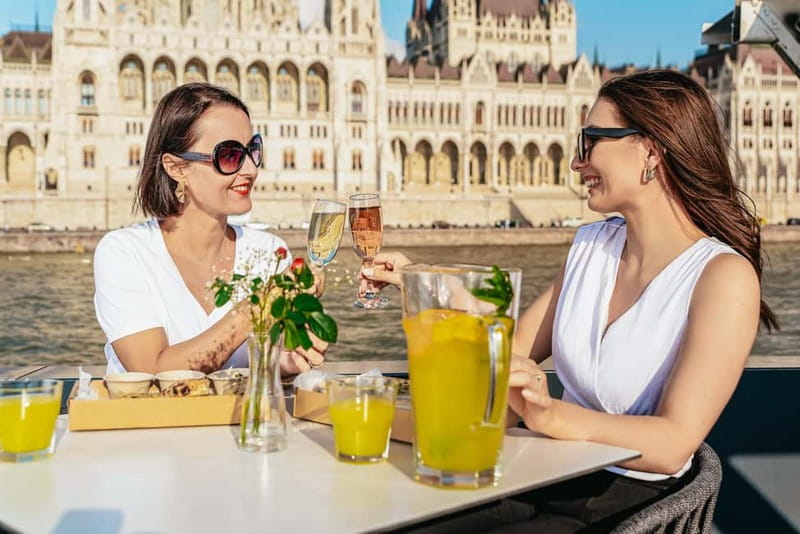 Budapest: Unlimited Prosecco, Beer and Aperol Spritz Cruise - What Happens When You Check In and Depart