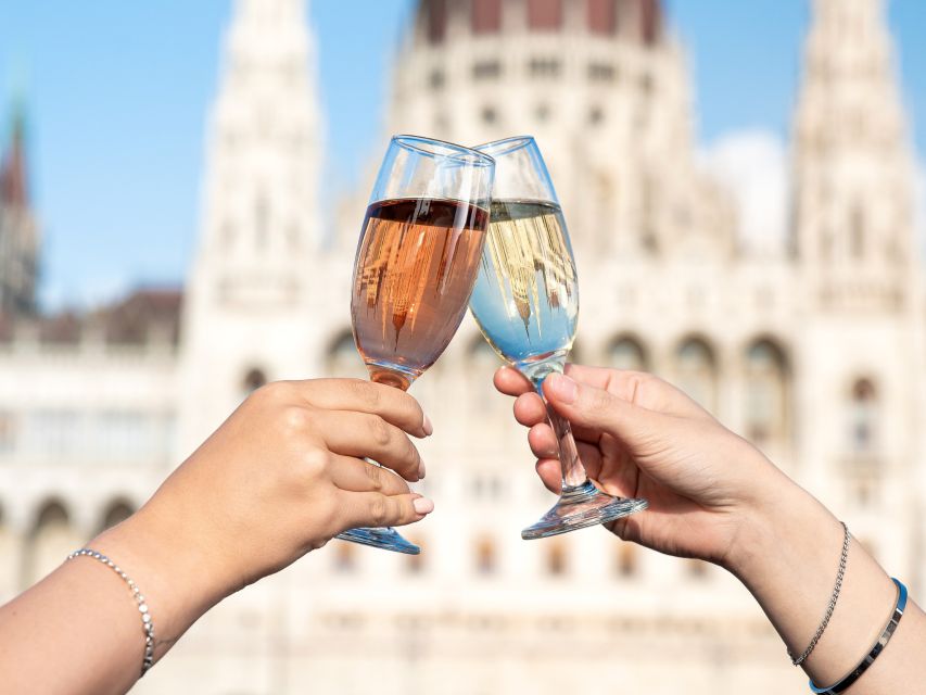 Budapest: Unlimited Prosecco, Beer and Aperol Spritz Cruise - Crowds, Smells, and Other Real-World Notes