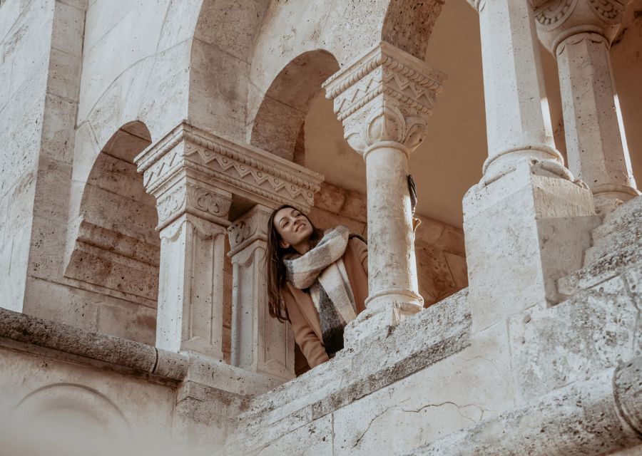 Budapest: Vacation Photographer to collect great memories - Buda Castle: big architecture, guided angles, and short walking breaks