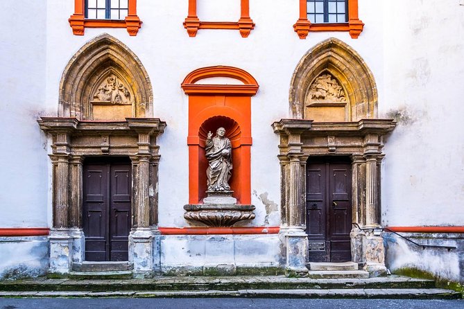 Budapest-Vienna One-Way Sightseeing Transfer - Bratislava Old Town in 1 hour: medieval streets plus the castle above