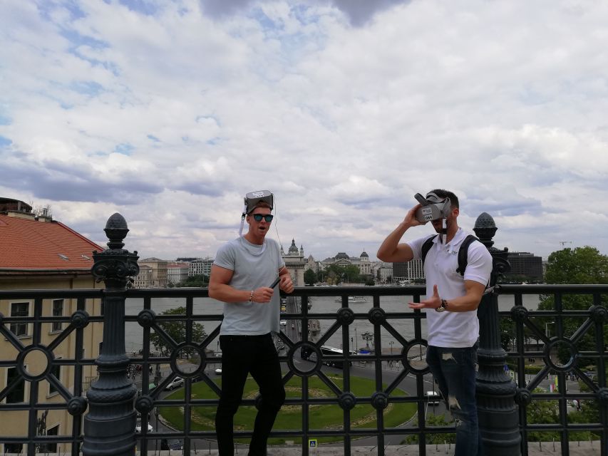 Budapest: Virtual Reality Tour in 8 Languages - Medieval Buda Castle and the WWII scenes: what you actually see in VR