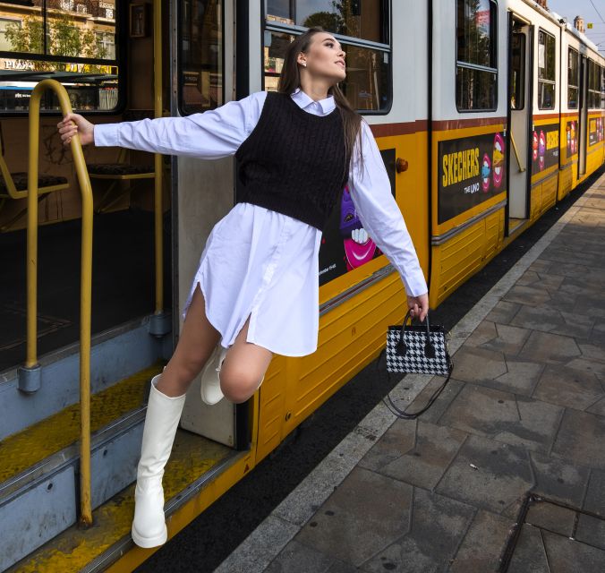 Budapest: Walking Tour and Photoshoot with Digital Photos - Should you book this Budapest photo walk with digital photos?