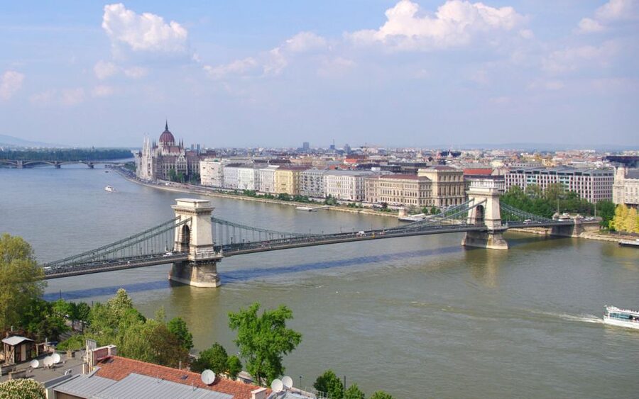 Budapest: Walking Tour in German - Buda Castle and Castle Quarter: the fortified heart of the city