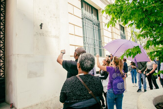 Budapest walking tour: Parliament and Shoes Memorial - Hungarian Parliament Building: the golden dome and why you pause