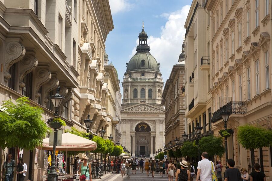 Budapest Walking Tour with a Professional Local Guide - A 3-hour route with a walkable core and smart transit across the river