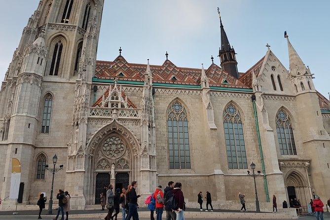 Budapest Walking Tour with Your Private Guide: 10+ Highlights - Meeting at Elizabeth Square and Getting a Real Guide Setup