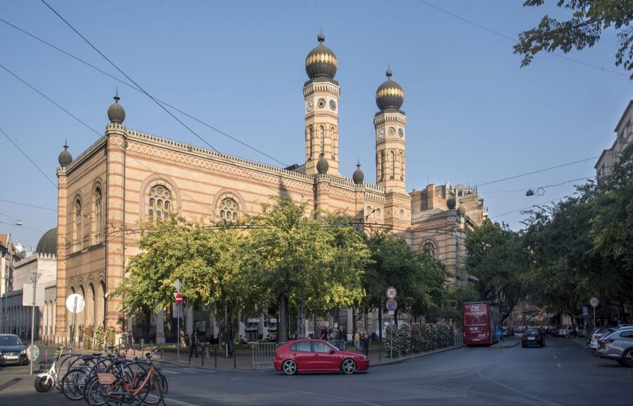 Castle District & Pest Driving Tour with Danube River Cruise - How the 4 Hours Actually Feel