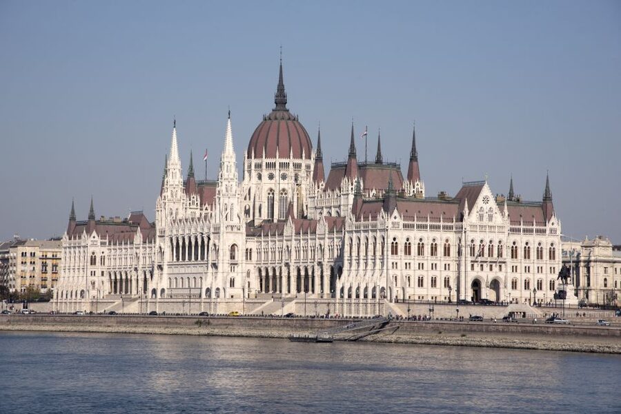 Castle District & Pest Driving Tour with Danube River Cruise - Meeting Points and Timing: Cityrama Office to Pier 7