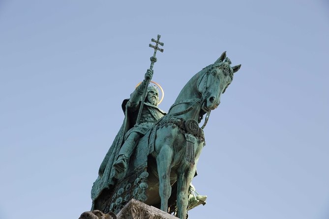 Castle District tour with Matthias Church Ticket & Cake & Coffee - Holy Trinity Column and Sándor Palace: short stops with real meaning