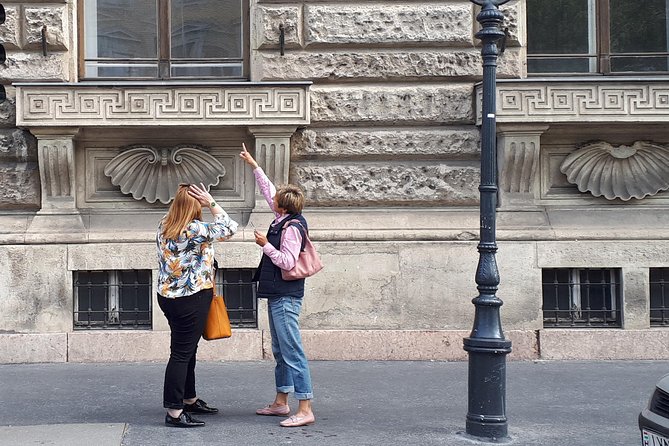 Castle district walk with legends - The guide factor: Nikolett’s humor, flexibility, and Q and A vibe