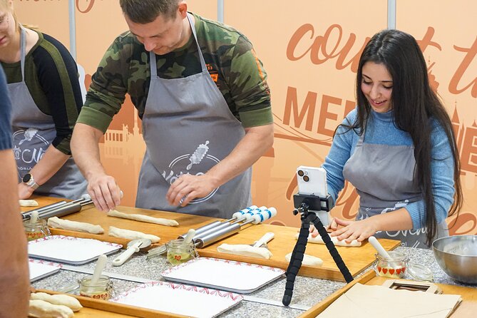 Chimney Cake Workshop Budapest Downtown - Kürtőskalács Class - Finding the Kürtőskalács lab under the shop, and what that means for your visit