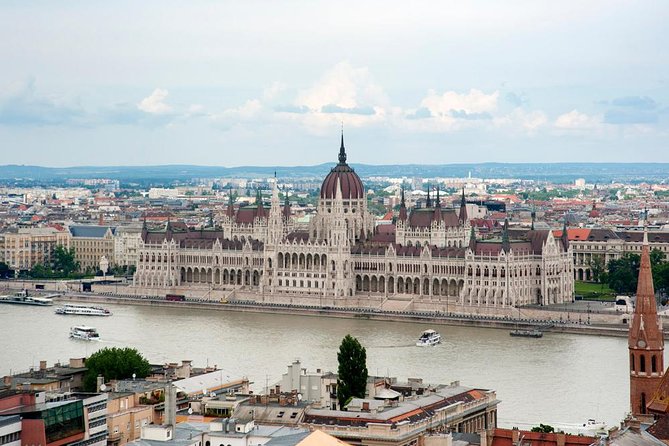Classic Walk in Budapest - St. Stephen’s Square and Szent István Bazilika: Your Starting Point and Your Big Inside Stop