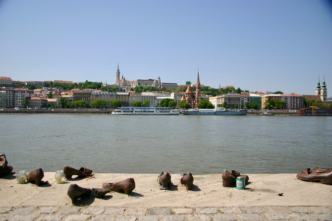 Complete Budapest - Full Day Private Tour with Lunch (8hr) - Lunch, snacks, coffee breaks, and the ruin bar ending