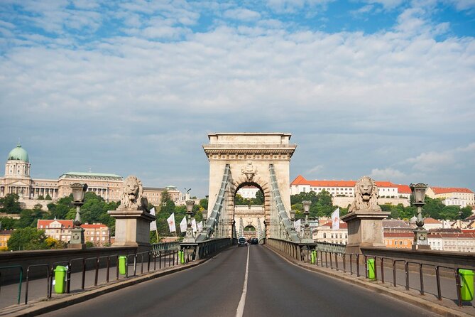 Comprehensive sightseeing tour - Szabadsag tér and Kossuth Lajos Square: the city’s political memory
