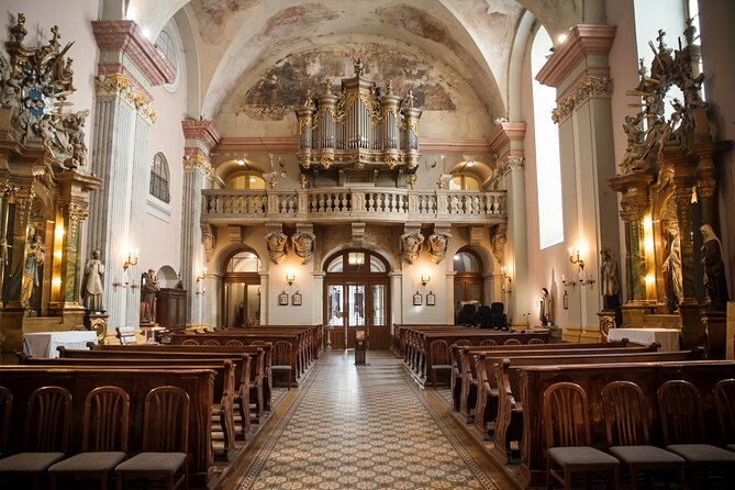 Concert on the Oldest Working Organ in Budapest - Seeing the organist: the remote camera angle that improves the whole experience