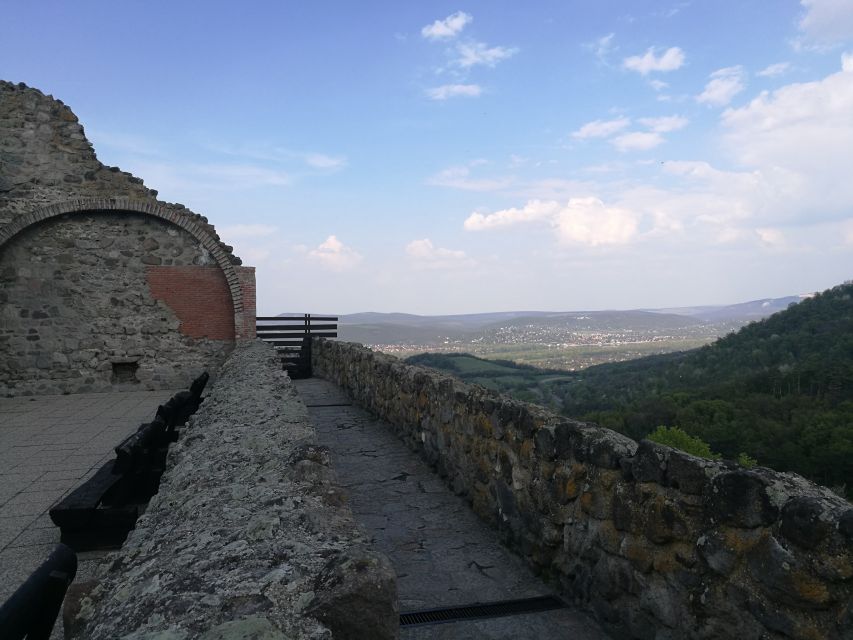 Danube Bend: Private 8-Hour Full Board Tour from Budapest - Lunch in Visegrád: a 3-course à la carte break that keeps the day balanced
