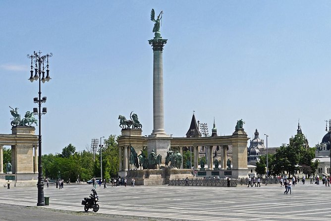 Downtown Pest Walking Tour - The Ronald Reagan statue, Hungary’s debt story in plain sight