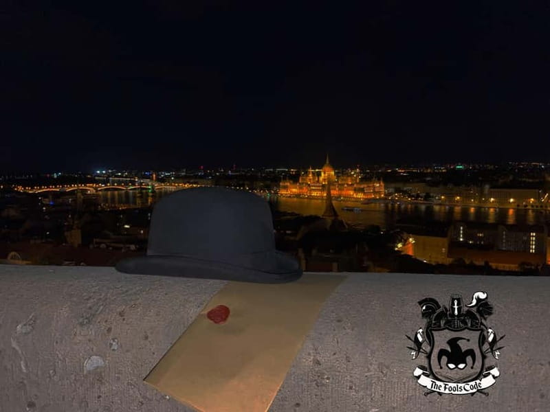 FoolsCode: EscapeRoom/Sightseeing tour with Actor Tourguide - The Escape-Room Map: Riddles, Clues, and Help From the Actor Guide