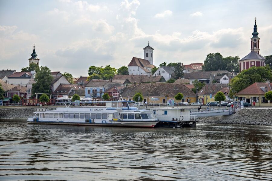From Budapest: Danube Bend Day Trip in English - English and Spanish Live Guides, Plus the Reality of Language Switching