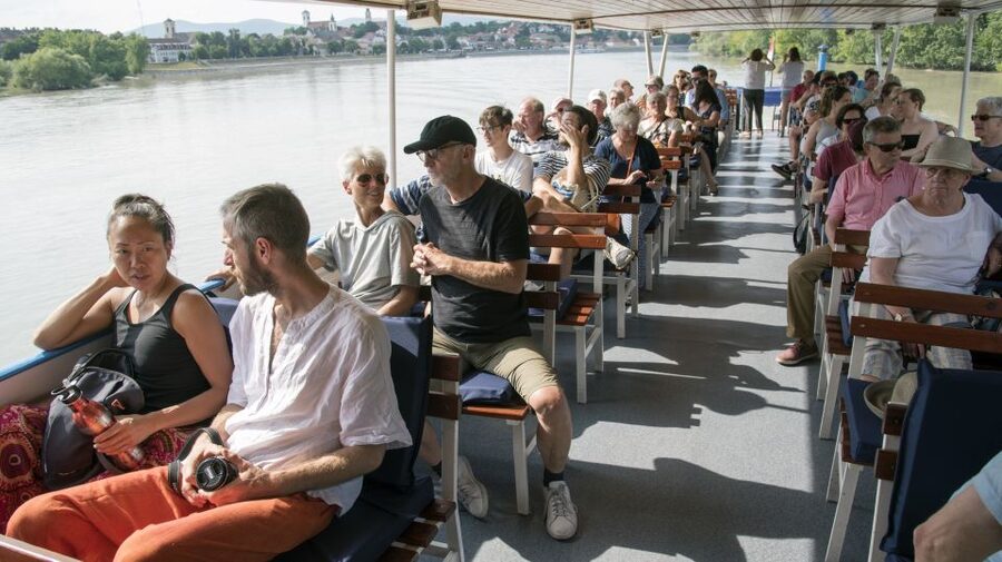 From Budapest: Danube Bend Day Trip in English - Comfort and Food Reality, Including the Best Way to Handle Lunch