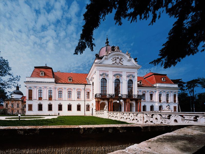From Budapest: Gödöllő Royal Sissi Guided Tour - The Park Walk and Break Time: Calm Views, Limited Time